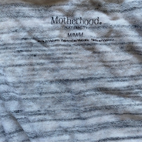 Six Piece Maternity Bundle: Tank tops, Shorts, T-Shirt, Leggings, Pajama Top - Picture 11 of 15